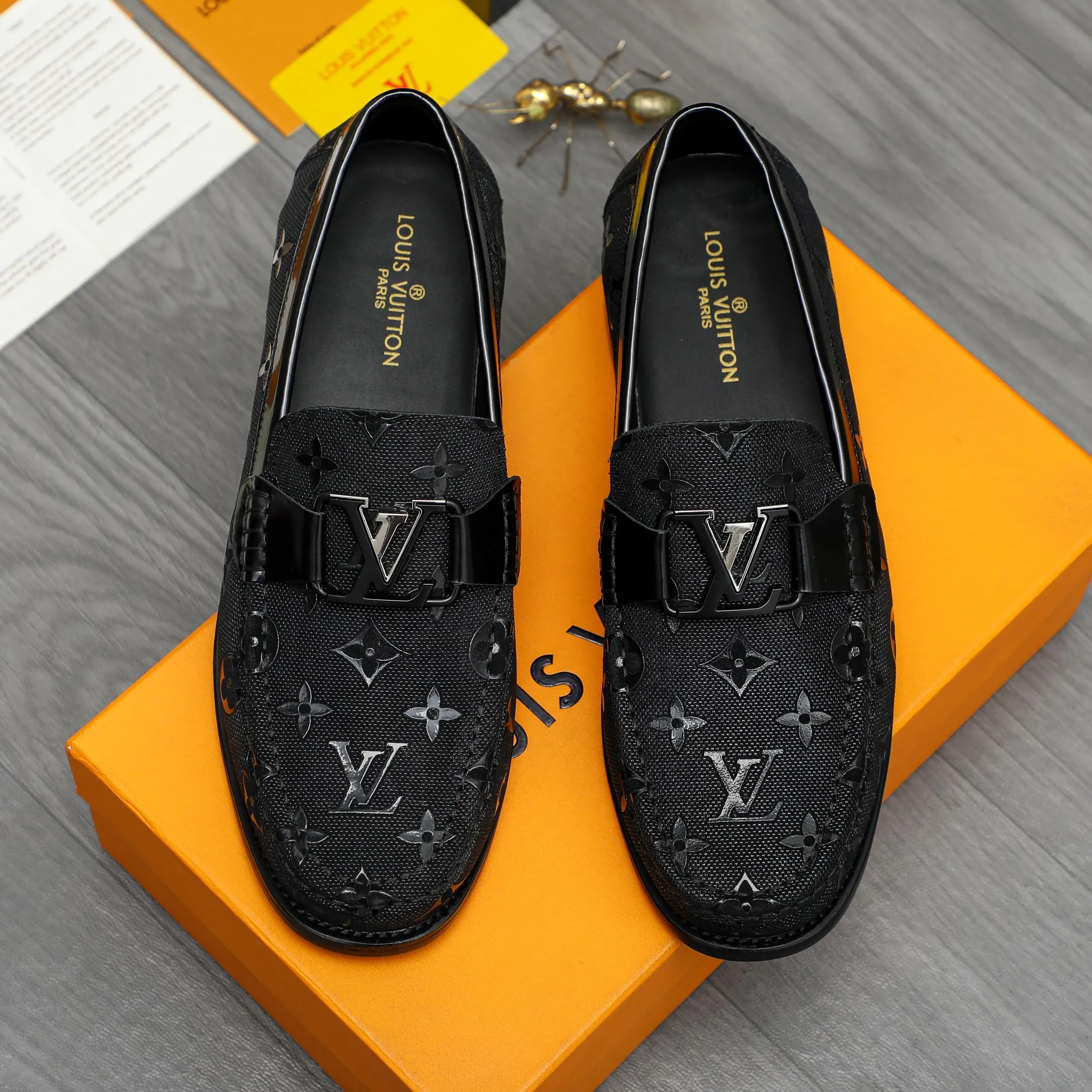Men's shoes 💰p460 Product trademark: LV "Louis Vuitton" business slip-on leather shoes Regular size: 39-45 (45 is custom-made and non-returnable) Product materials: Selected embossed cowhide upper, cowhide lining, original rubber outsole